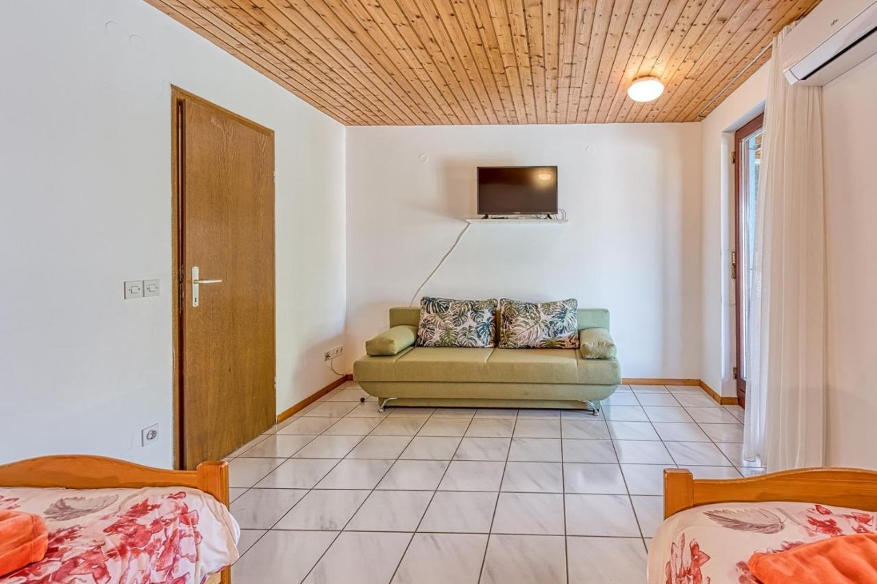 Apartments Kiki Spada โปเรช ภายนอก รูปภาพ